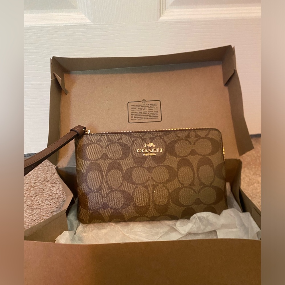 Coach wristlet brown